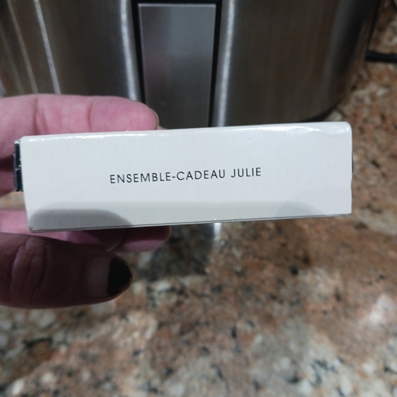 2009 Avon "Ensemble-Cadeau Julie" Faux Pearl Gift Set in Box. Old Stock. - Picture 7 of 9